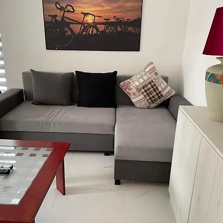 Fenyomag Apartmanhaz شقة *